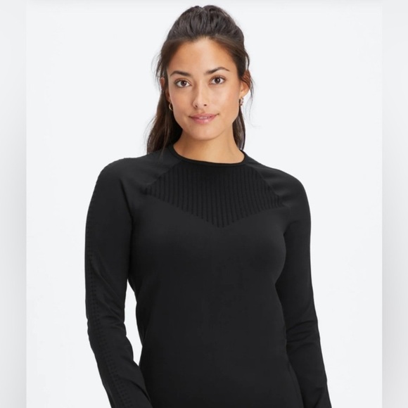 Fabletics Black Sync Seemless Long Sleeve Athletic Top- NWT - Picture 1 of 15